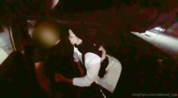 Hijabers Nyepong dalam Mobil di Parkiran