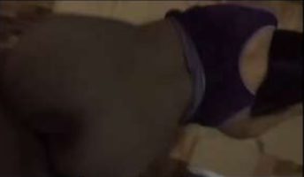 Tante Nungging Minta Digenjotin Doggy