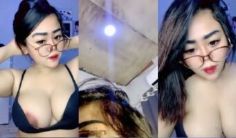 Caca Remas Toket Keluar ASi Goyang Pantat Gede