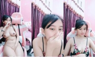 Nana imut Bugil Masih Malu-malu Omeknya