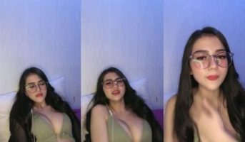 Angelic Demon Selebgram Toge Mendesah Nikmat