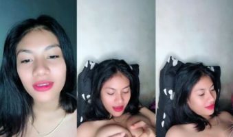 Ayang Jilat Nenen Sambil Remas Desah Manja