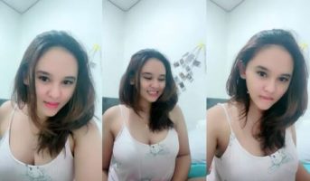Host Cantik Banget Mulai Nakal Melet Nakal Menggoda TT